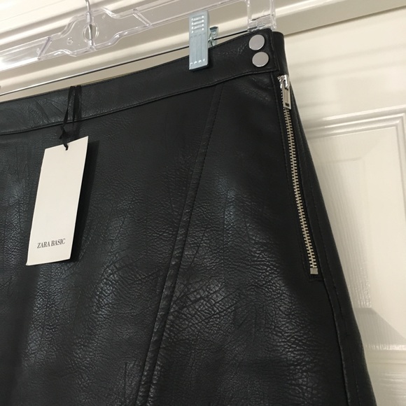 Zara Basic Leather Skirt😎 Size Medium - Picture 4 of 5